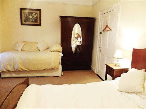 Mcmahon Guesthouse Лістоуел Екстер'єр фото